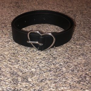 BRANDY MELVILLE heart belt ❤️